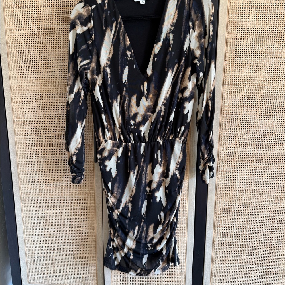 Evereve Black Brushstroke Print V-Neck Long Sleeve Dress